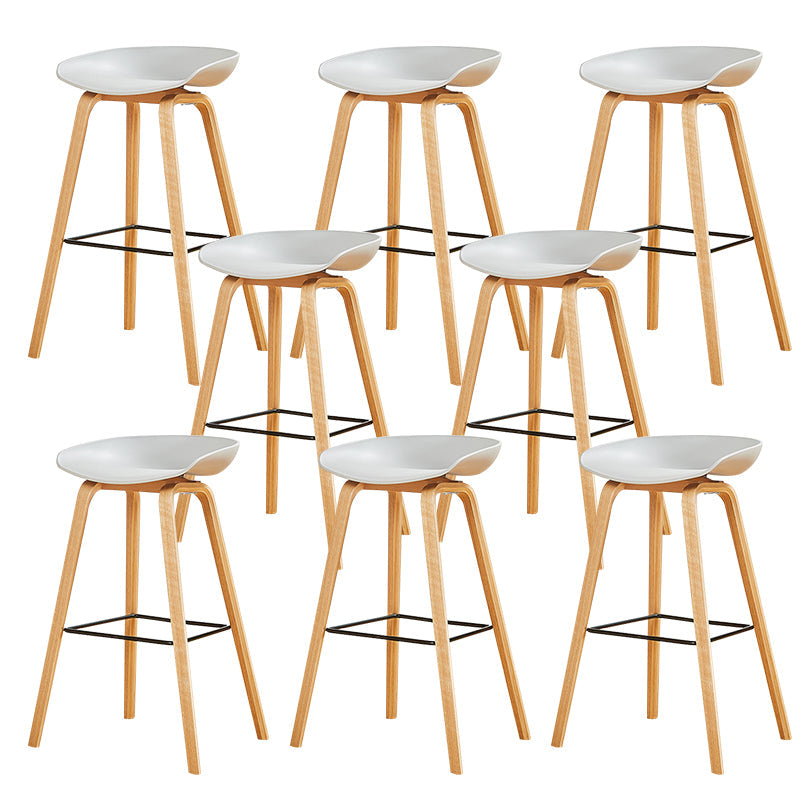 Chaise de bar de café en plastique de tabouret haut de comptoir sans bras de dossier nordique avec la base en bois