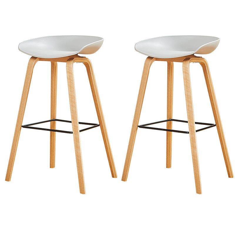 Chaise de bar de café en plastique de tabouret haut de comptoir sans bras de dossier nordique avec la base en bois