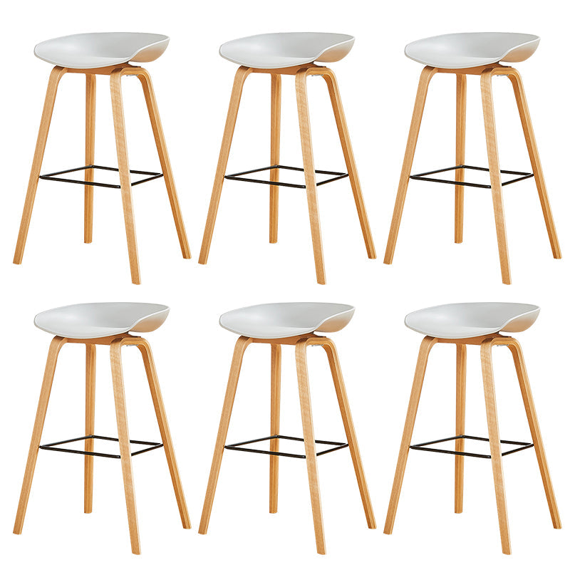 Chaise de bar de café en plastique de tabouret haut de comptoir sans bras de dossier nordique avec la base en bois