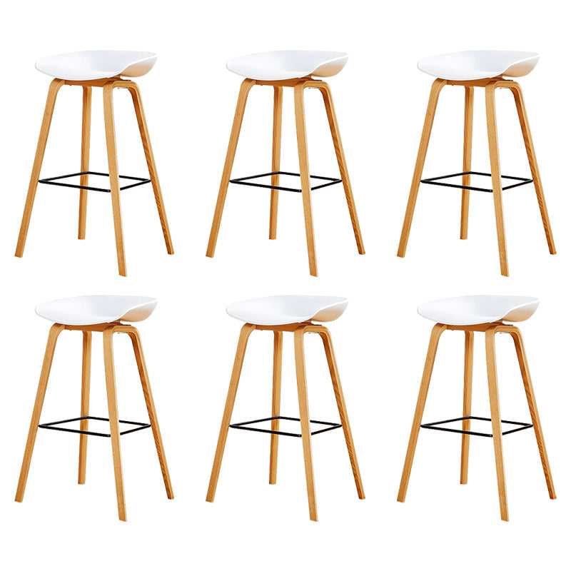 Chaise de bar de café en plastique de tabouret haut de comptoir sans bras de dossier nordique avec la base en bois