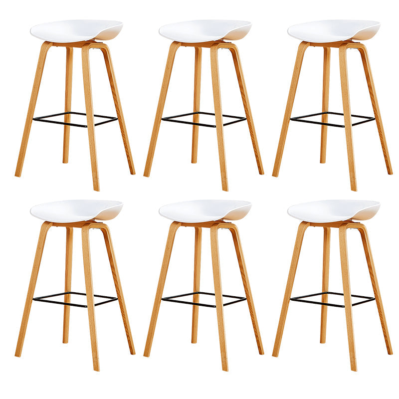 Chaise de bar de café en plastique de tabouret haut de comptoir sans bras de dossier nordique avec la base en bois