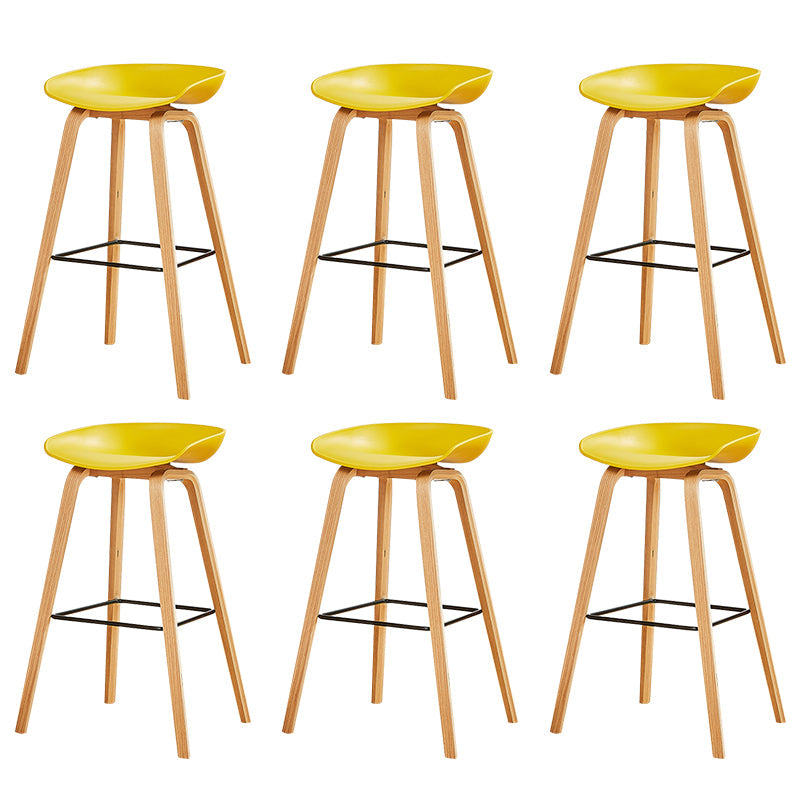Chaise de bar de café en plastique de tabouret haut de comptoir sans bras de dossier nordique avec la base en bois