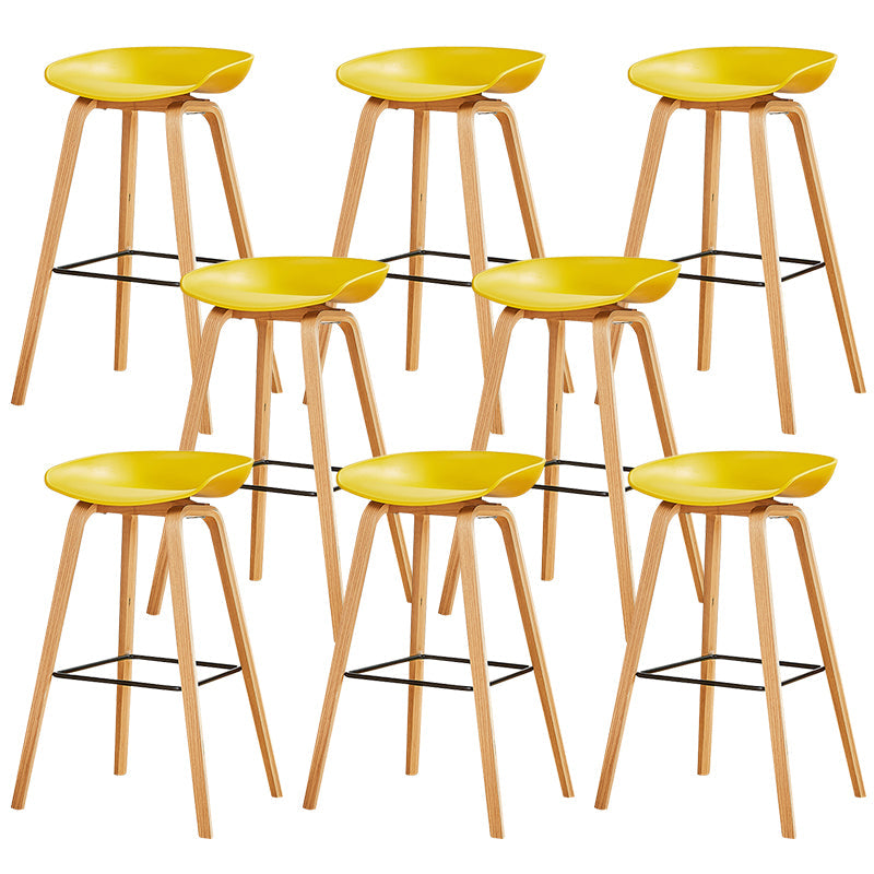 Chaise de bar de café en plastique de tabouret haut de comptoir sans bras de dossier nordique avec la base en bois