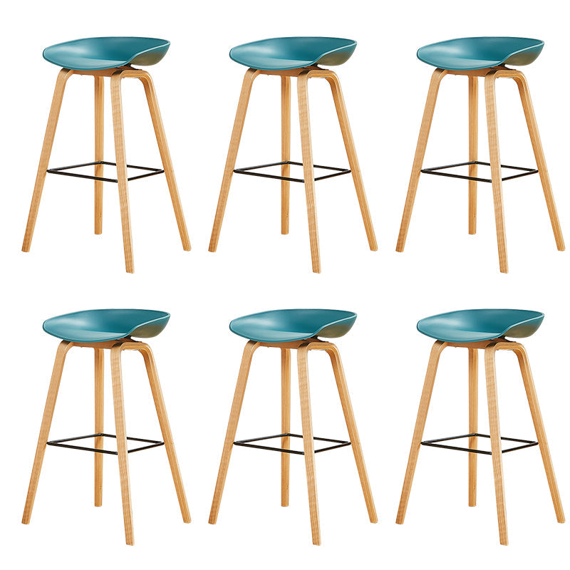 Chaise de bar de café en plastique de tabouret haut de comptoir sans bras de dossier nordique avec la base en bois