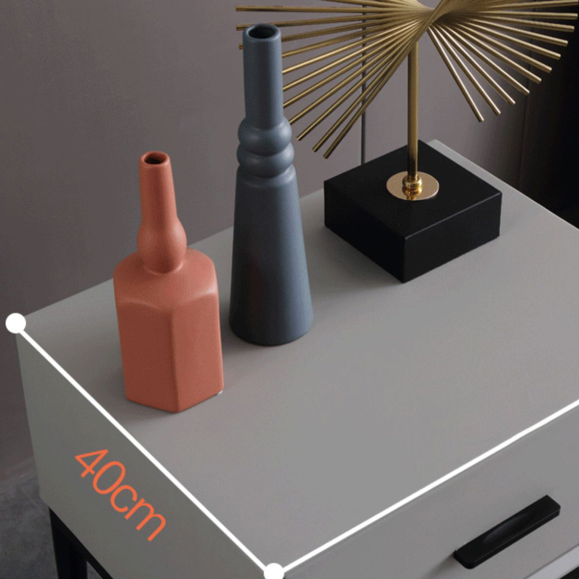 Comodino moderno di accento comodino in legno massiccio con gambe