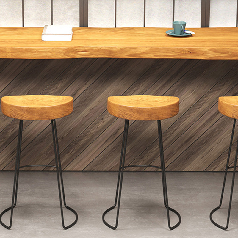 Mesa rectangular con altura de barra de madera maciza de 41,3" de alto con base de metal
