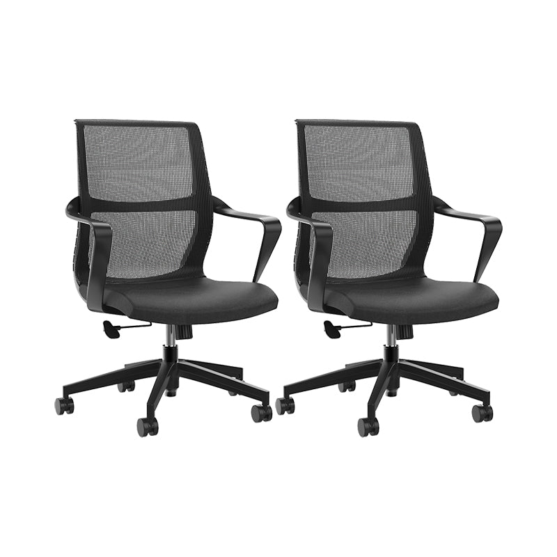 Chaise de bureau de style moderne, bras fixes à dossier moyen, chaise de travail ergonomique en maille