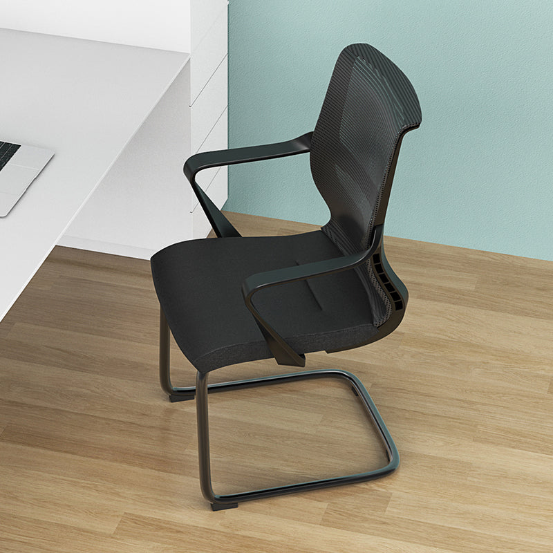 Chaise de bureau de style moderne, bras fixes à dossier moyen, chaise de travail ergonomique en maille