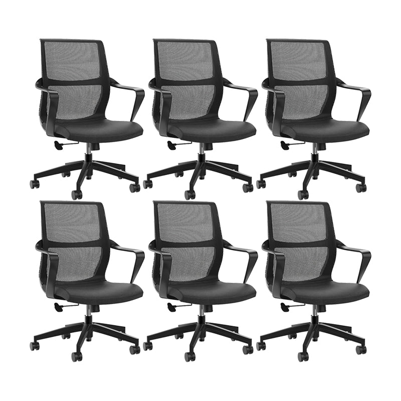 Chaise de bureau de style moderne, bras fixes à dossier moyen, chaise de travail ergonomique en maille