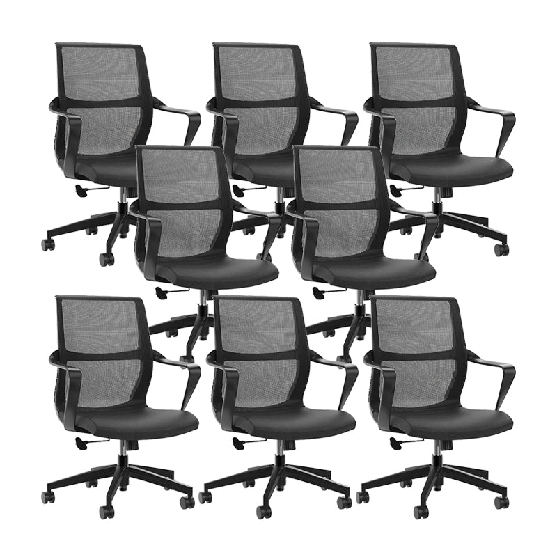 Chaise de bureau de style moderne, bras fixes à dossier moyen, chaise de travail ergonomique en maille