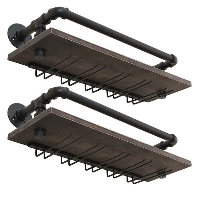 Botella de vino montado en la pared industrial y rejilla de vino de madera de madera para cocina