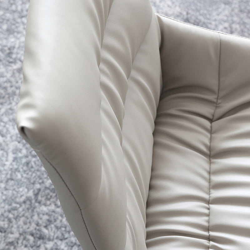 白い布張りのダイニングチェアコンテンポラリーキッチンダイニングアームレスチェア