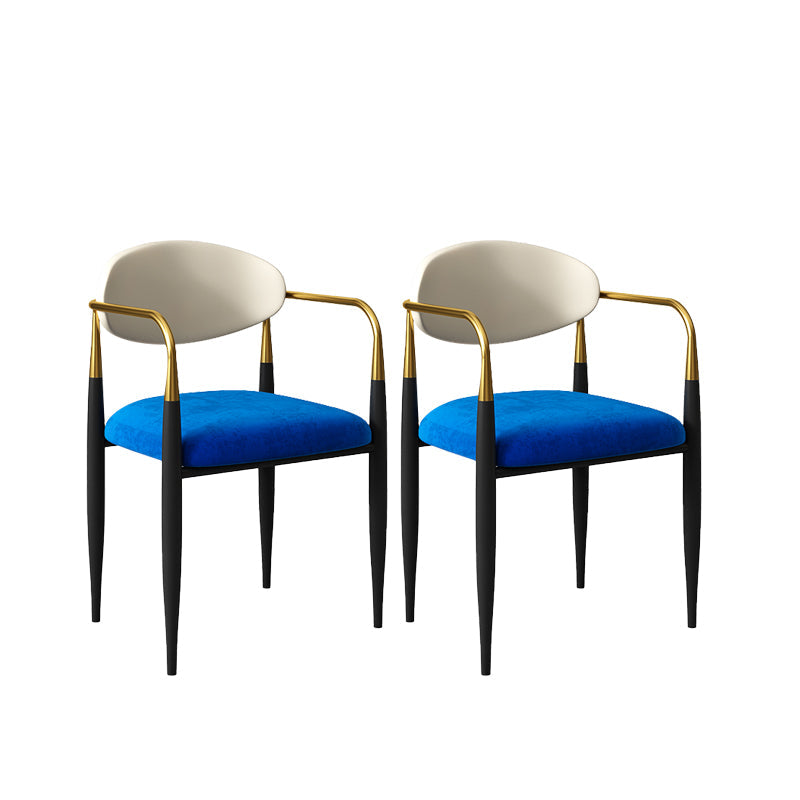 現代的なオープンバックダイニングアームチェアメタルフレーム布張り椅子