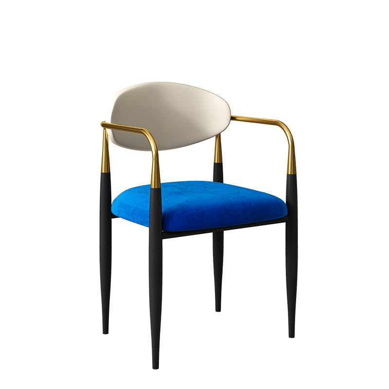 現代的なオープンバックダイニングアームチェアメタルフレーム布張り椅子