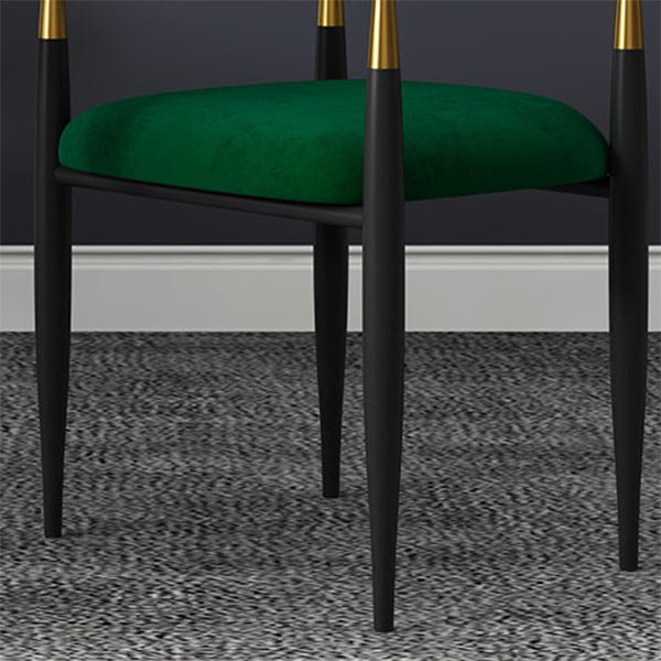 現代的なオープンバックダイニングアームチェアメタルフレーム布張り椅子