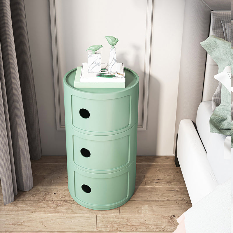 Los gabinetes incluyen la mesa de metal de la cabaña de la noche para el dormitorio