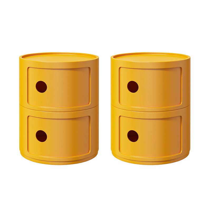 Los gabinetes incluyen la mesa de metal de la cabaña de la noche para el dormitorio