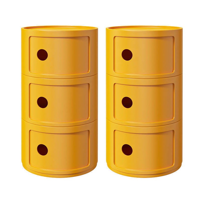 Los gabinetes incluyen la mesa de metal de la cabaña de la noche para el dormitorio