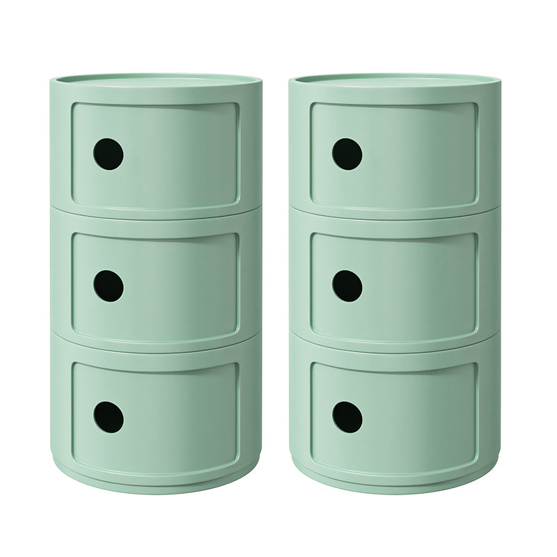 Los gabinetes incluyen la mesa de metal de la cabaña de la noche para el dormitorio