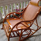 Traditionele schommelstoel Rattan Frame Solid Color Inbuilt-in armleuning Indoor schommelstoel