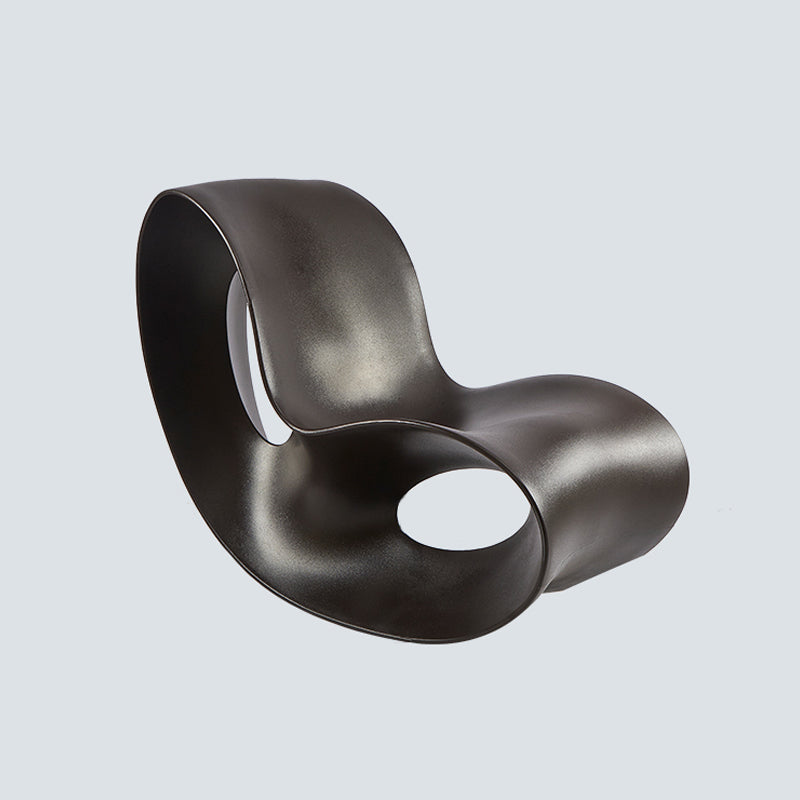 Moderna silla de silla de balancín de plástico reciclado resistente a la mancha para sala de estar