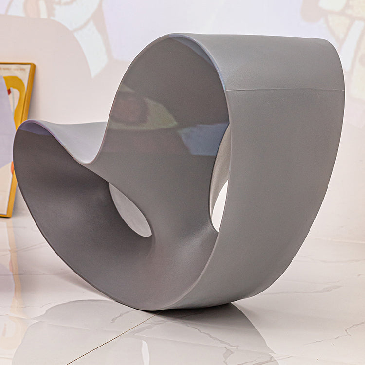 Moderna silla de silla de balancín de plástico reciclado resistente a la mancha para sala de estar