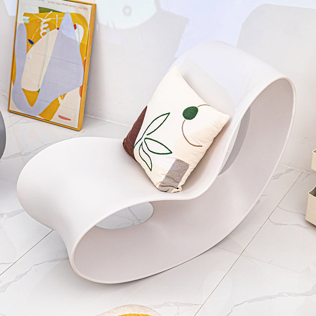 Moderna silla de silla de balancín de plástico reciclado resistente a la mancha para sala de estar