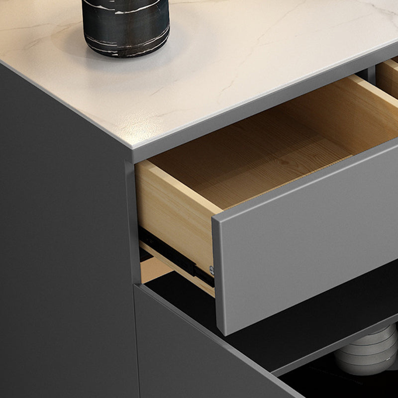 Tavolo da sideboard in pietra a buffet da pranzo in stile glam con cassetti e armadi