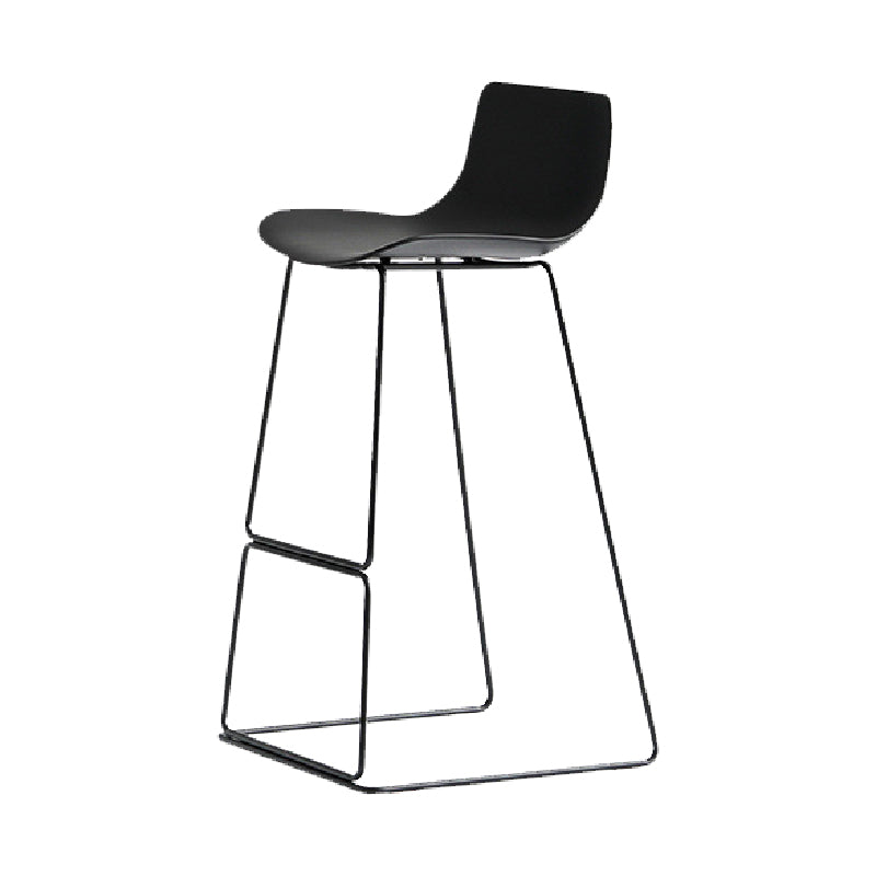 Barhocker mit nordischer Rückenlehne und Metallgestell, armloser Kunststoff-Café-Barhocker