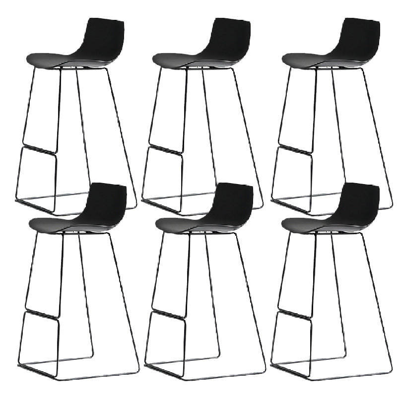 Barhocker mit nordischer Rückenlehne und Metallgestell, armloser Kunststoff-Café-Barhocker