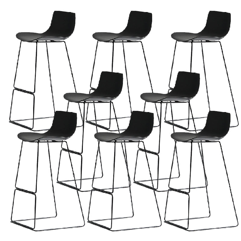 Barhocker mit nordischer Rückenlehne und Metallgestell, armloser Kunststoff-Café-Barhocker
