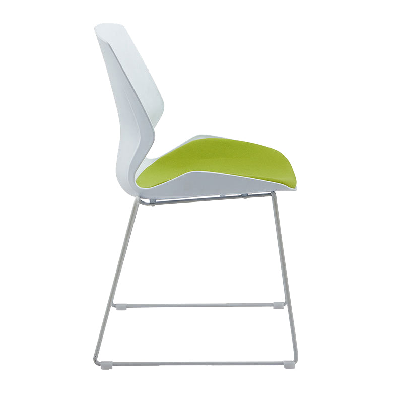 Moderne gaststoel met wit frame, kunststof conferentiestoel met middenrug