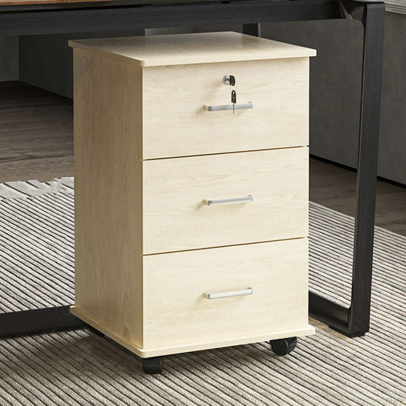 Gabinete de madera tradicional con 3 cajones y castores de archivos verticales