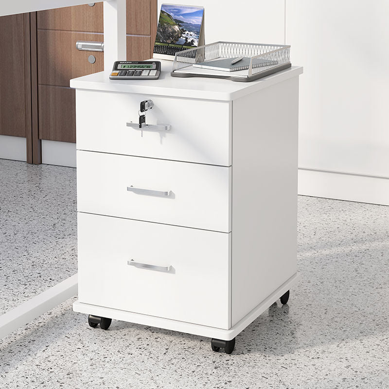 Gabinete de madera tradicional con 3 cajones y castores de archivos verticales