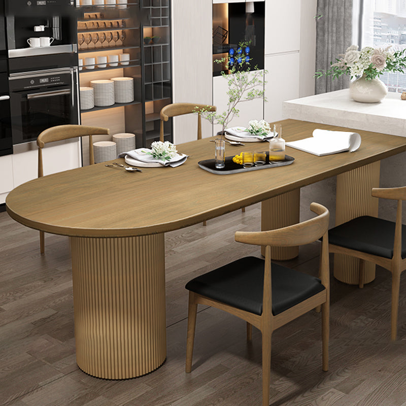 Moderner Esstisch mit unregelmäßiger Form, Massivholztisch mit 3 Beinen für das Restaurant