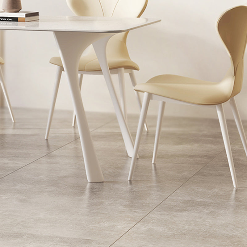 Mesa rectangular medieval moderna de piedra sinterizada con base de metal y 4 patas