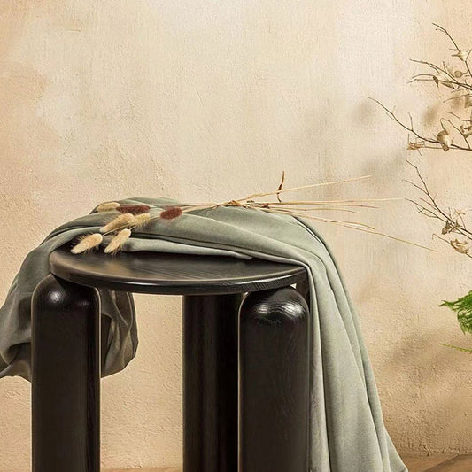 3本の脚のある北欧サイドテーブルラウンドソリッド木製エンドテーブル