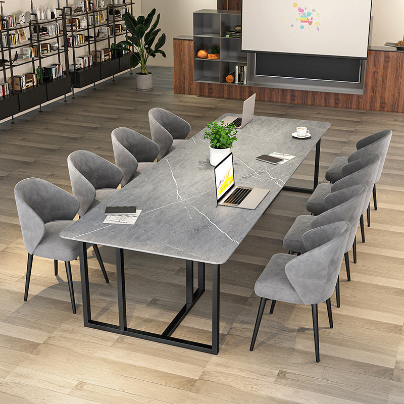 Bureau de bureau contemporain incurvé Bureau de traîneau gris avec des jambes en métal