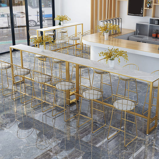 Sgabello da bar sul retro imbottito in stile glam con cornice dorata