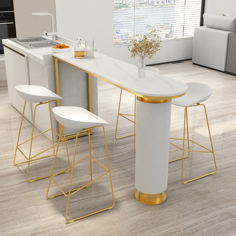 Tabouret de bar en plastique de style Glam avec pieds en métal