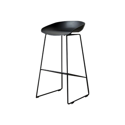 Tabouret de bar en plastique de style Glam avec pieds en métal