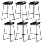 Tabouret de bar en plastique de style Glam avec pieds en métal