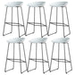 Tabouret de bar en plastique de style Glam avec pieds en métal