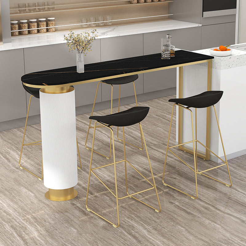 Tabouret de bar en plastique de style Glam avec pieds en métal