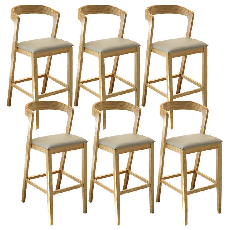 Zeitgenössische Barhocker aus Holz mit Thekenhöhe, armloser Barhocker für das Wohnzimmer