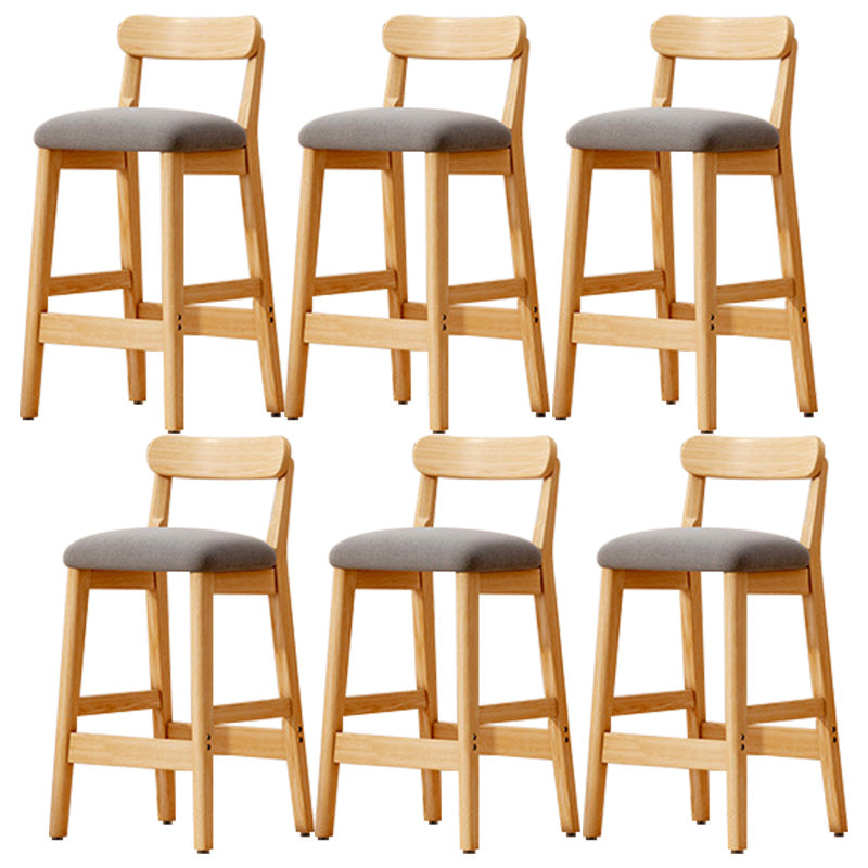 Taburete industrial de madera con altura de mostrador, taburete de bar sin brazos con cojín