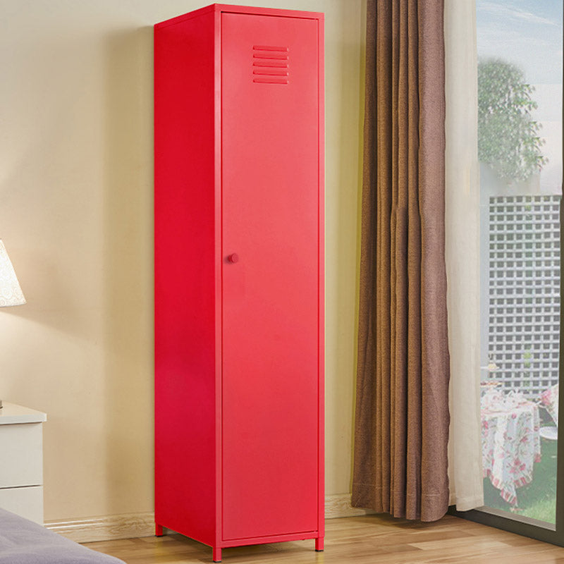 Armadio moderno del guardaroba con mensole regolabili in acciaio