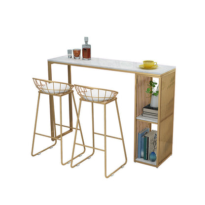 Mesa de pub con base dorada, mármol sintético y mesa de bar blanca con 2 estantes