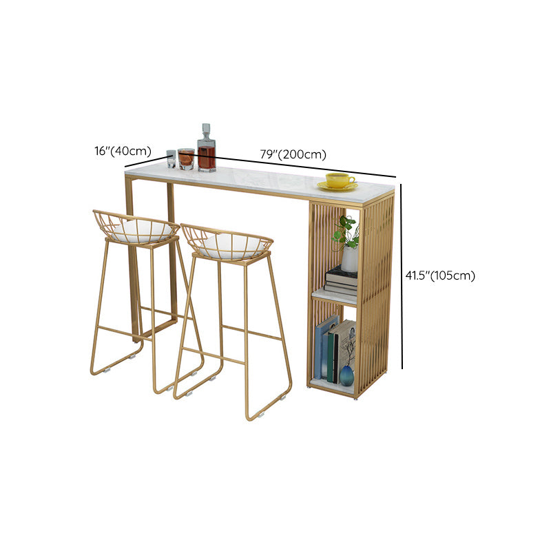 Mesa de pub con base dorada, mármol sintético y mesa de bar blanca con 2 estantes