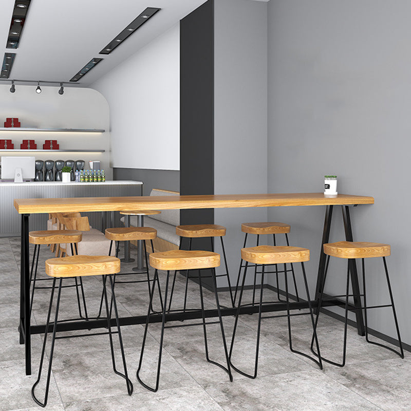 Table de pub à base noire, plateau en bois massif, à hauteur de bar, pour utilisation sur patio